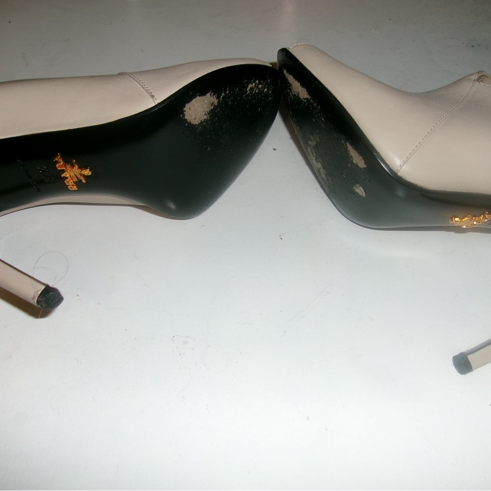 Prada Cream Ankle Boots with Minimalist Design - Picture 3 of 6